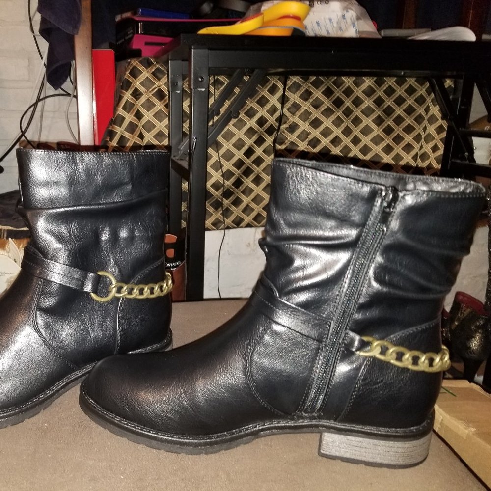 Women's vegan leather moto combat boots w/chain - Size 10 - new - Sale!
